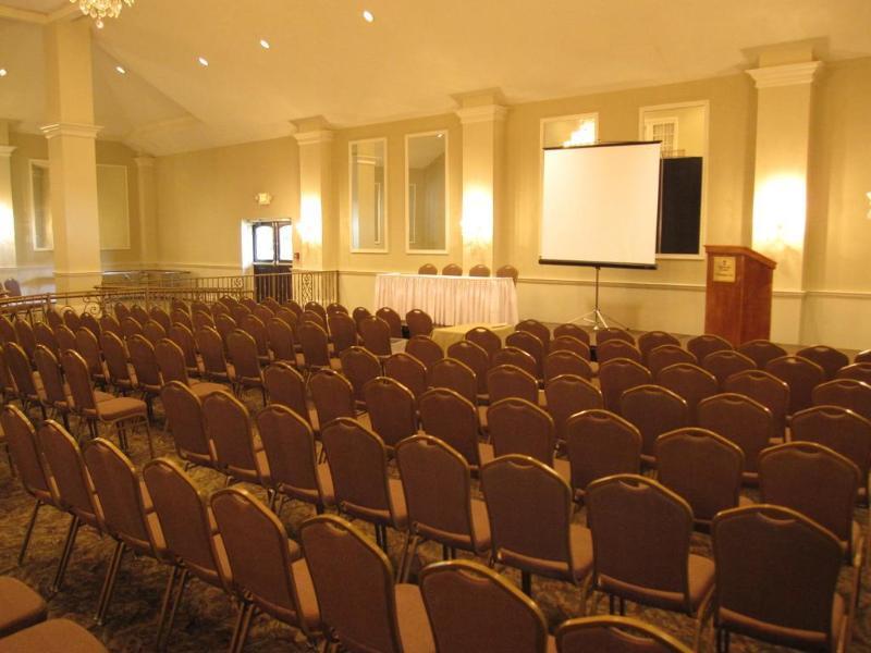 Clarion Inn & Suites Conference Center Covington Exterior photo