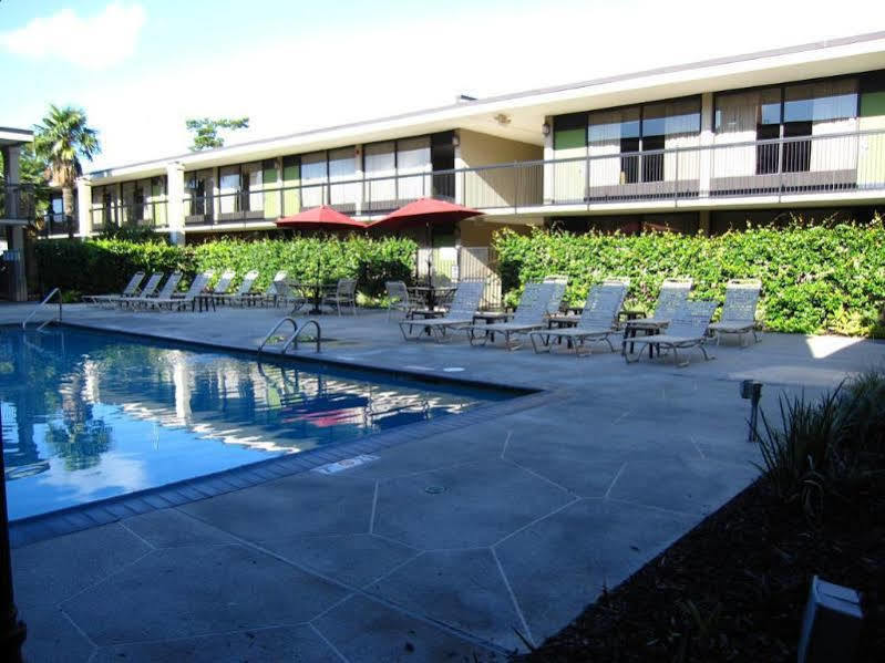 Clarion Inn & Suites Conference Center Covington Exterior photo